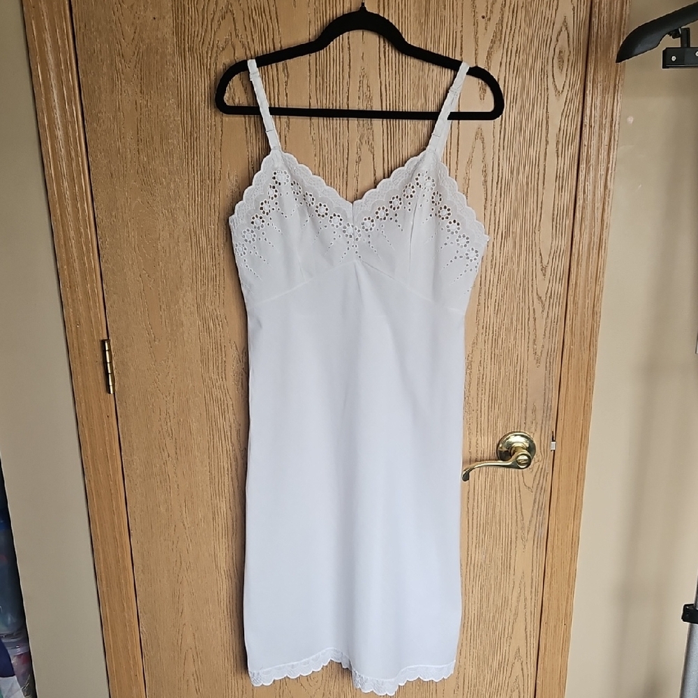 Vintage Elegant White Lace Trim Slip/nightgown